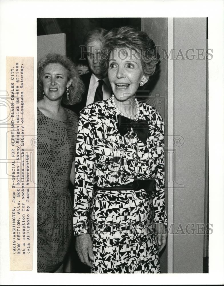 1989 Press Photo Nancy Reagan at the Library of Congress, Booksellers reception - Historic Images