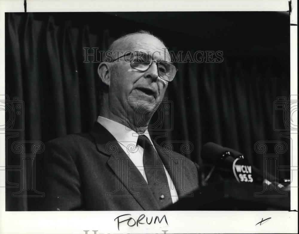 1990 Press Photo Porter McKeever, city club speaker - Historic Images