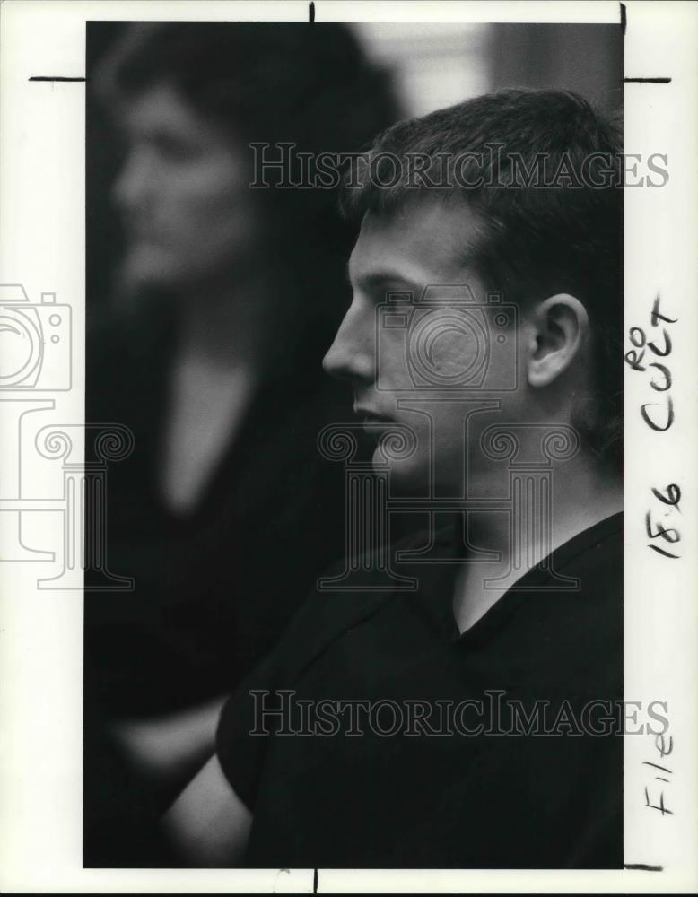 1990 Press Photo Daniel Kraft in court. In background is Kathryn Johnson - Historic Images