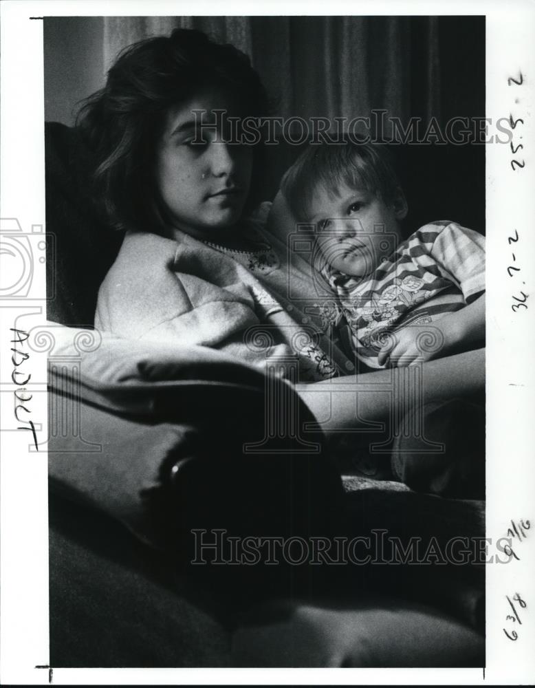 1991 Press Photo Lisa Minko with Son Eric Gross Who Was Taken in Car - Historic Images