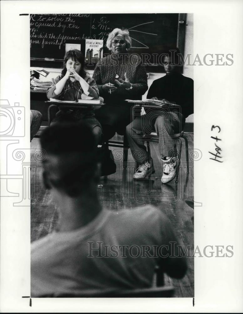 1991 Press Photo Lillian Long class in Enlgish at A. B. Hart School - Historic Images
