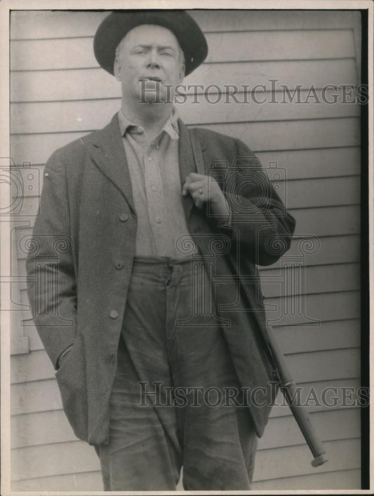 1923 Press Photo Paul Backley with his rifle - Historic Images