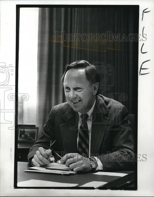 1988 Press Photo A William Reynolds, GENCORP's Chairman - Historic Images