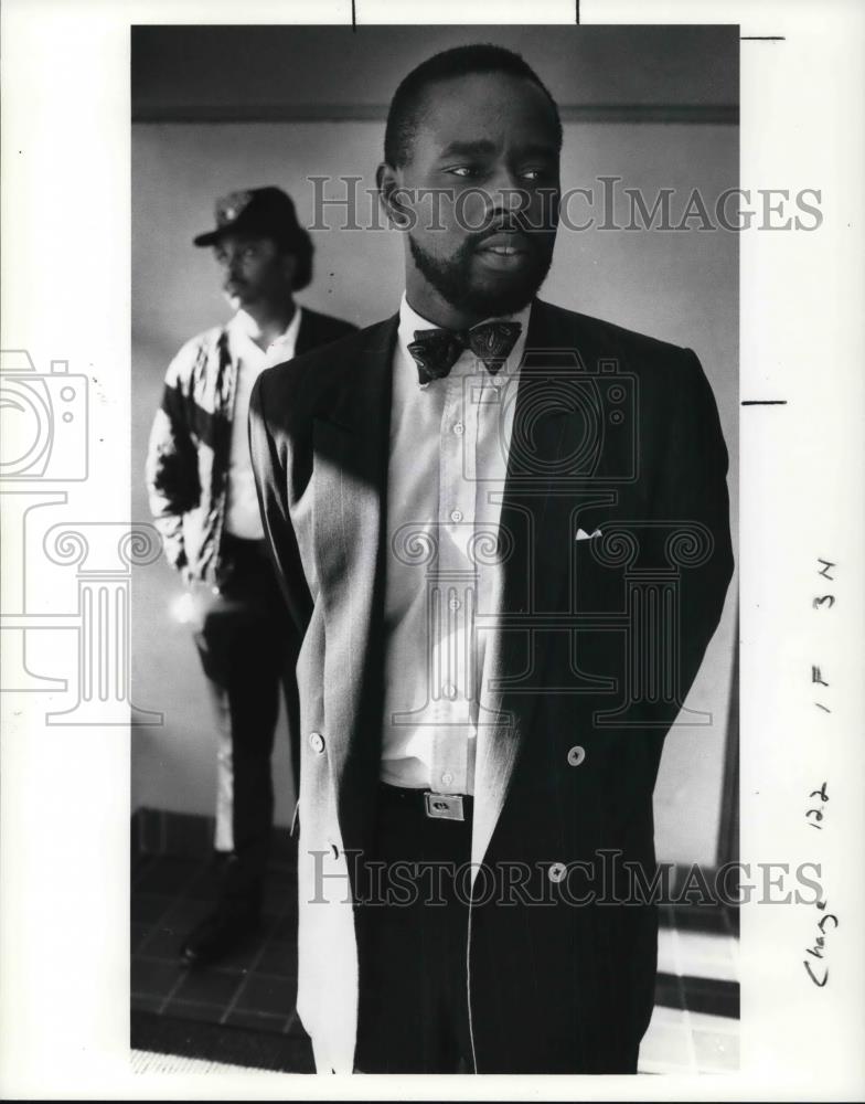 1991 Press Photo Mark McClain waits at the house of corrections - Historic Images