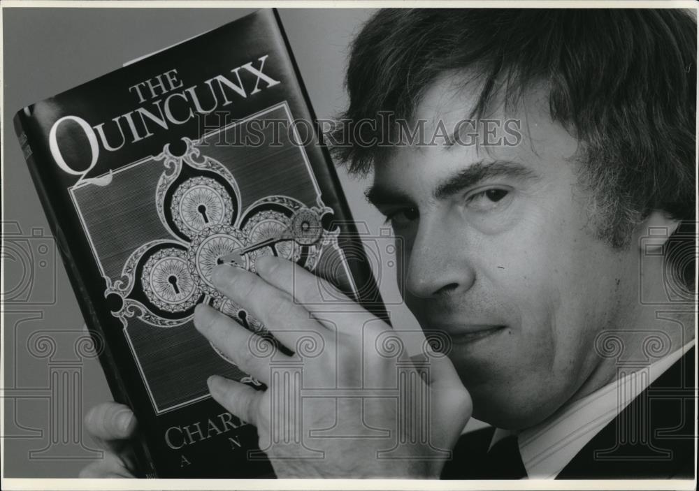 1990 Press Photo Author Charles Palliser with his best seller book, The Quincunx - Historic Images