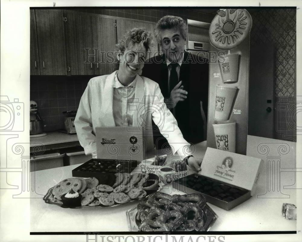 1989 Press Photo Jim Brodnan and Robert Portman of The Original Cooke Co. - Historic Images