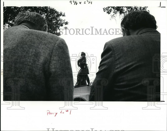 1991 Press Photo Oliver Hazard Perry statue - Historic Images