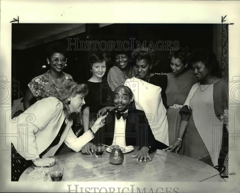 1984 Press Photo James A. Raplin with friends - Historic Images