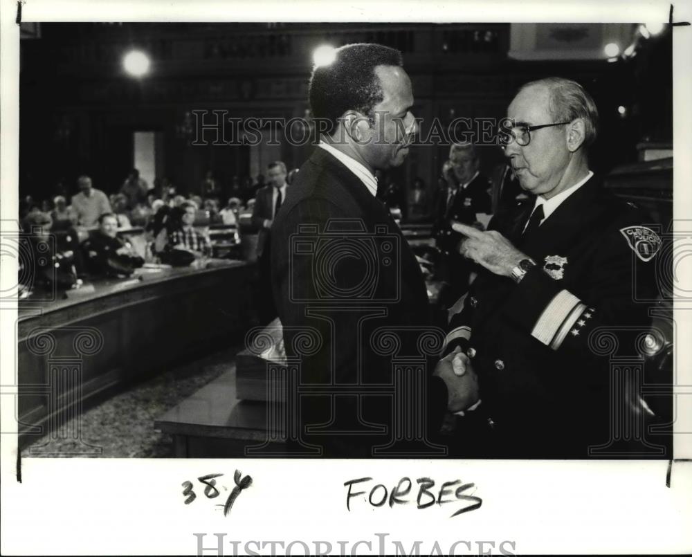 1989 Press Photo Police Chief Howard Rudolph with George Forbes - Historic Images