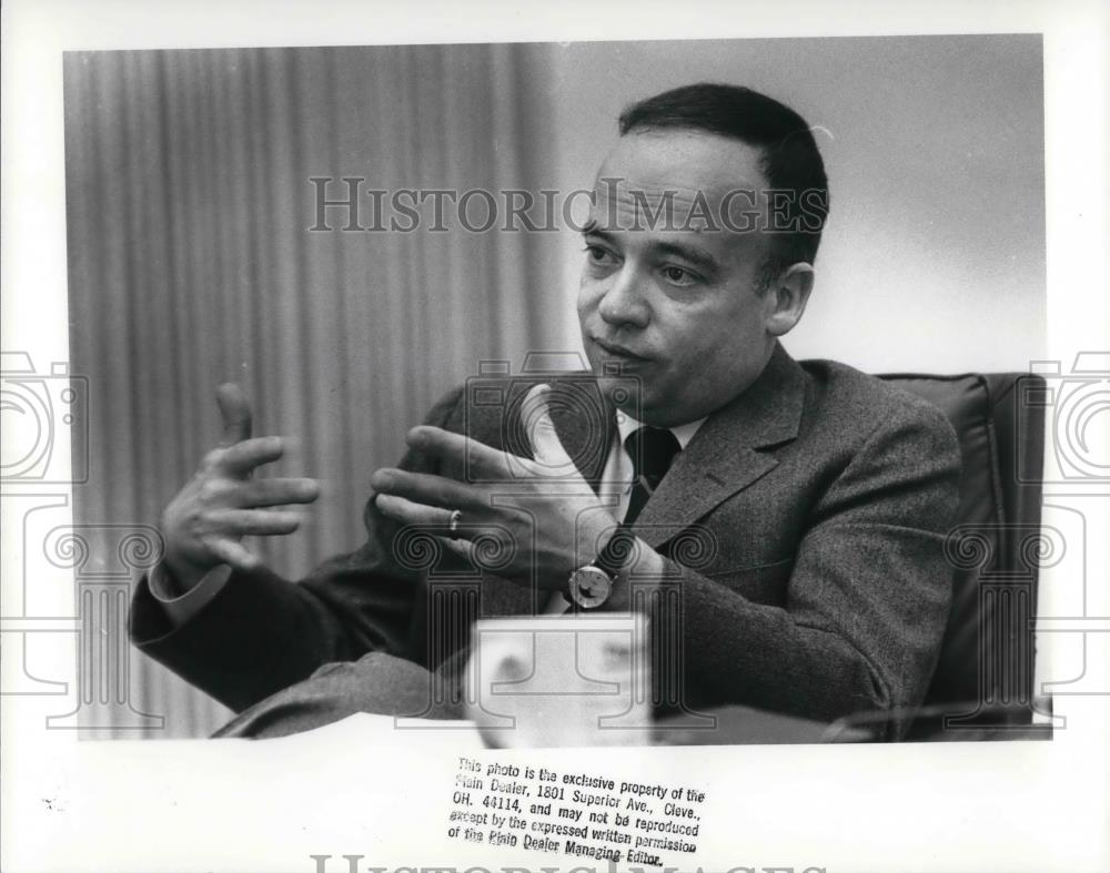 1989 Press Photo Dave Bergholz New Director GUND Foundation - Historic Images