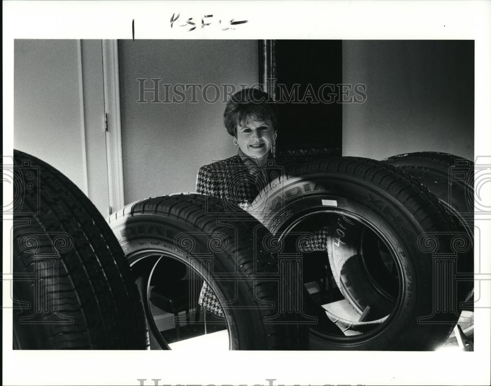 1991 Press Photo Jan Olson Vice President Business Management - Historic Images