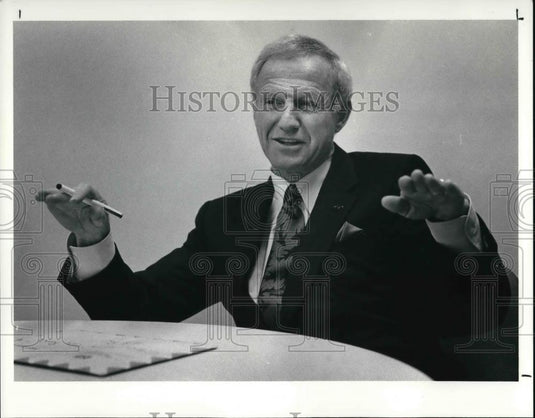 1990 Press Photo Harvey Mackey Author of Beware The Naked Man - Historic Images