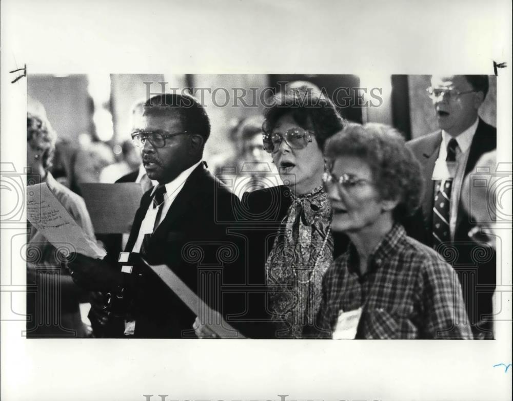 1986 Press Photo Rev. Thomas McGray Dr. Joan Campbell Maria Smithson - Historic Images