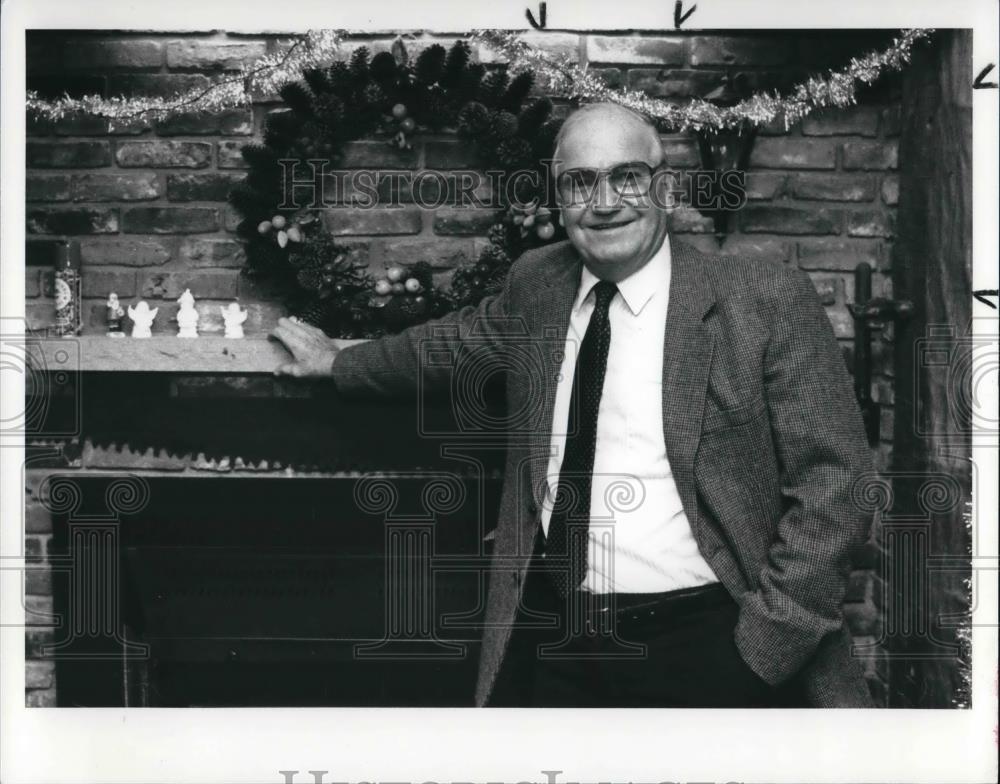 1989 Press Photo Harry Loder retiring North Royalton Councilman - Historic Images