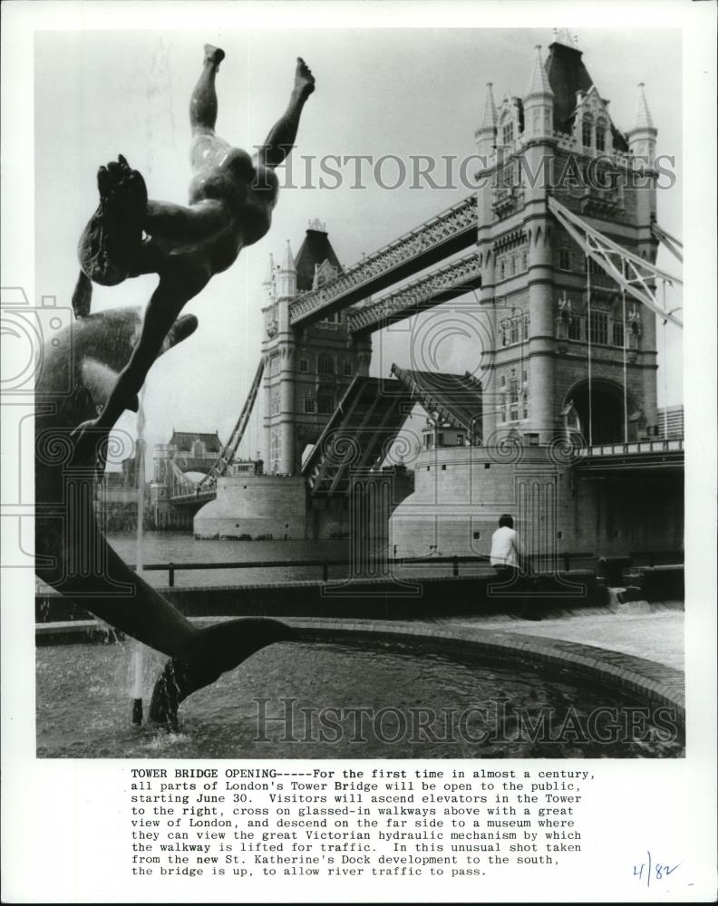 1982 Press Photo The Tower Bridge in London - Historic Images