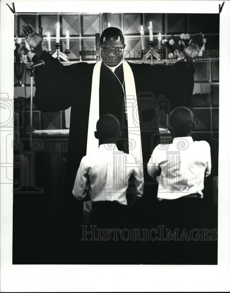 1987 Press Photo Reverend Onyealilachi F.O. Nwoku at St. paul United Methodist - Historic Images