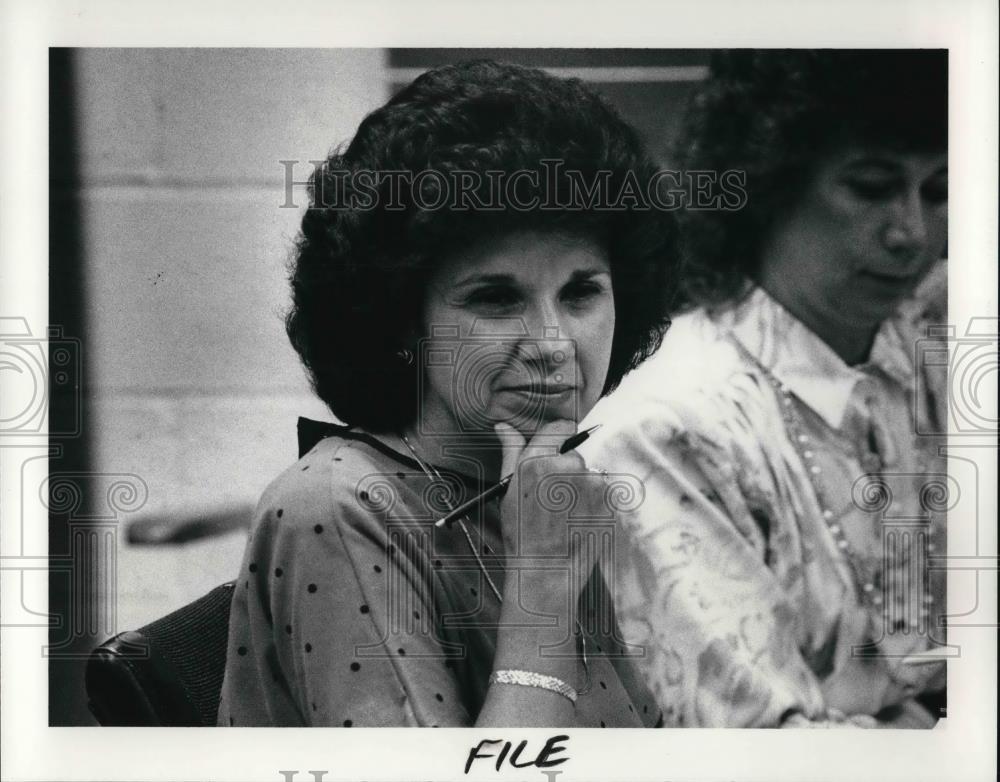 1990 Press Photo Janice G. Marquardt school board member Mayfield Schools - Historic Images