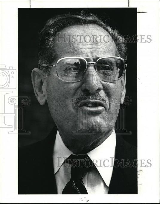 1990 Press Photo Albert Nozik owner of Mentor Lagoons & Gateway Apartments - Historic Images