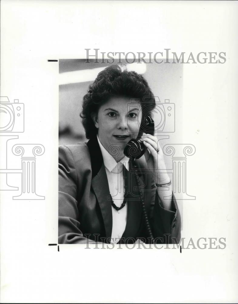 1987 Press Photo Nancy Mokaren, National City customer service representative - Historic Images