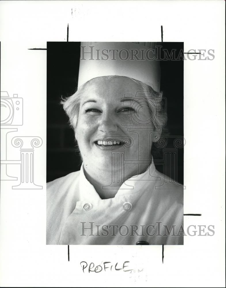 1989 Press Photo Helen Merkle, executive chef at Crocker Bassett Holiday Inn - Historic Images