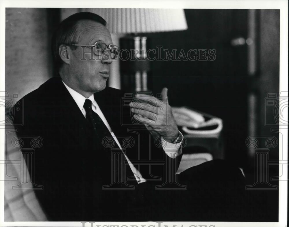 1991 Press Photo M. Thomas Moore, Cleveland Cliffs Chairman - Historic Images