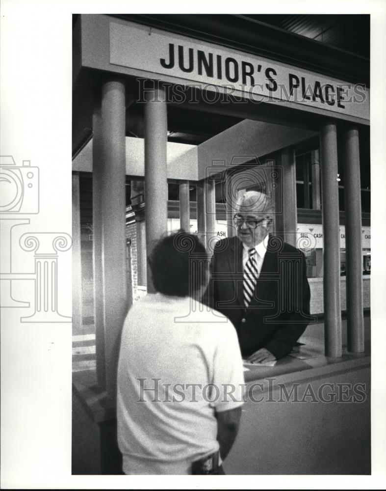 1987 Press Photo Jr. O. Malley, director of information - Historic Images