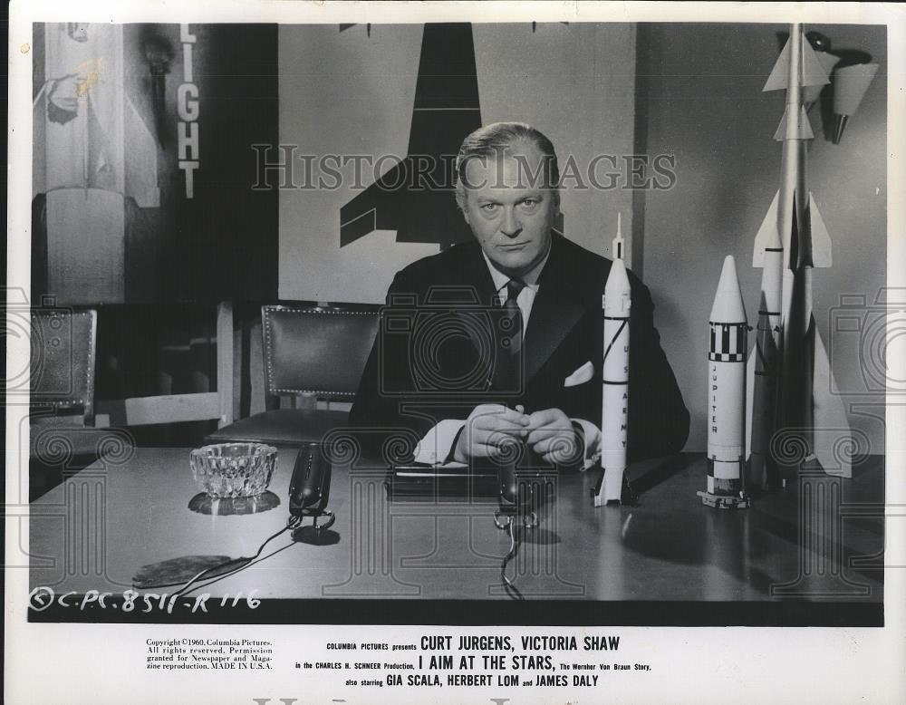 Press Photo Curt Jurgens in I AIM AT THE STARS - Historic Images