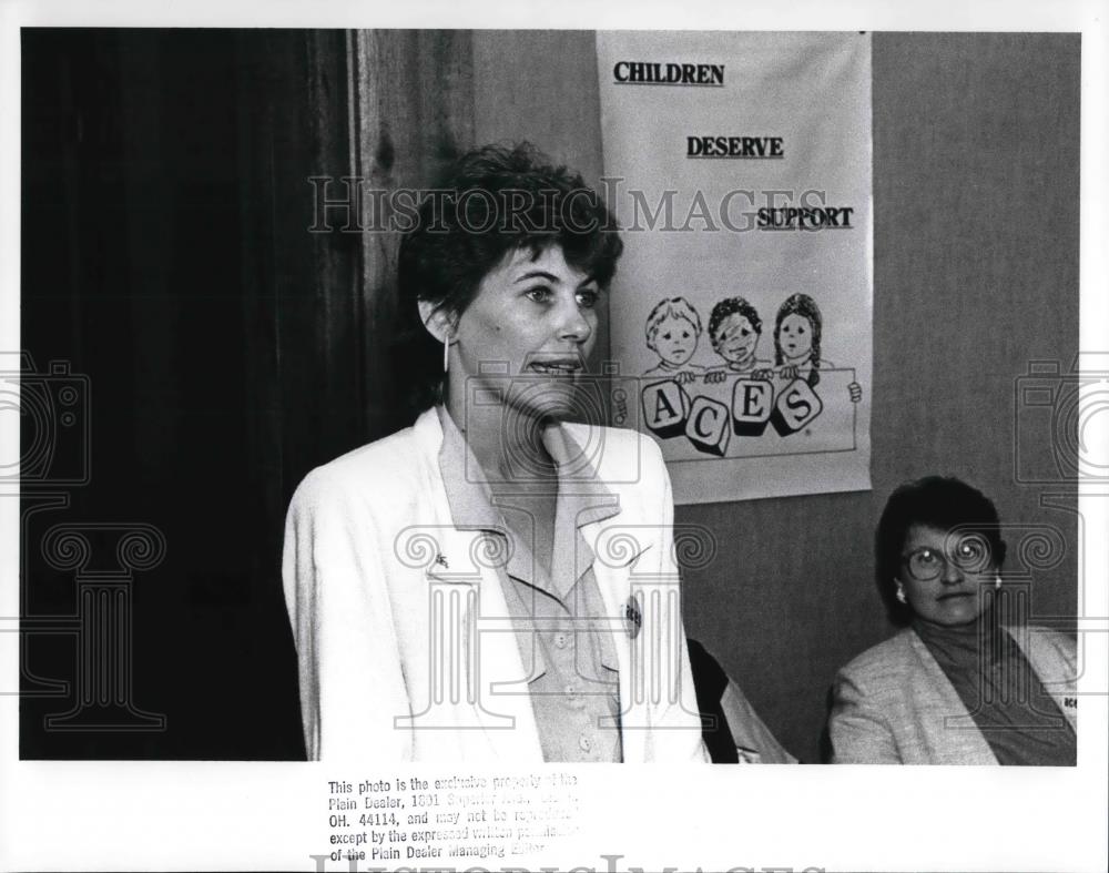 1988 Press Photo Kathy McCoy of the Cuyahoga County Child Support Advisory Board - Historic Images