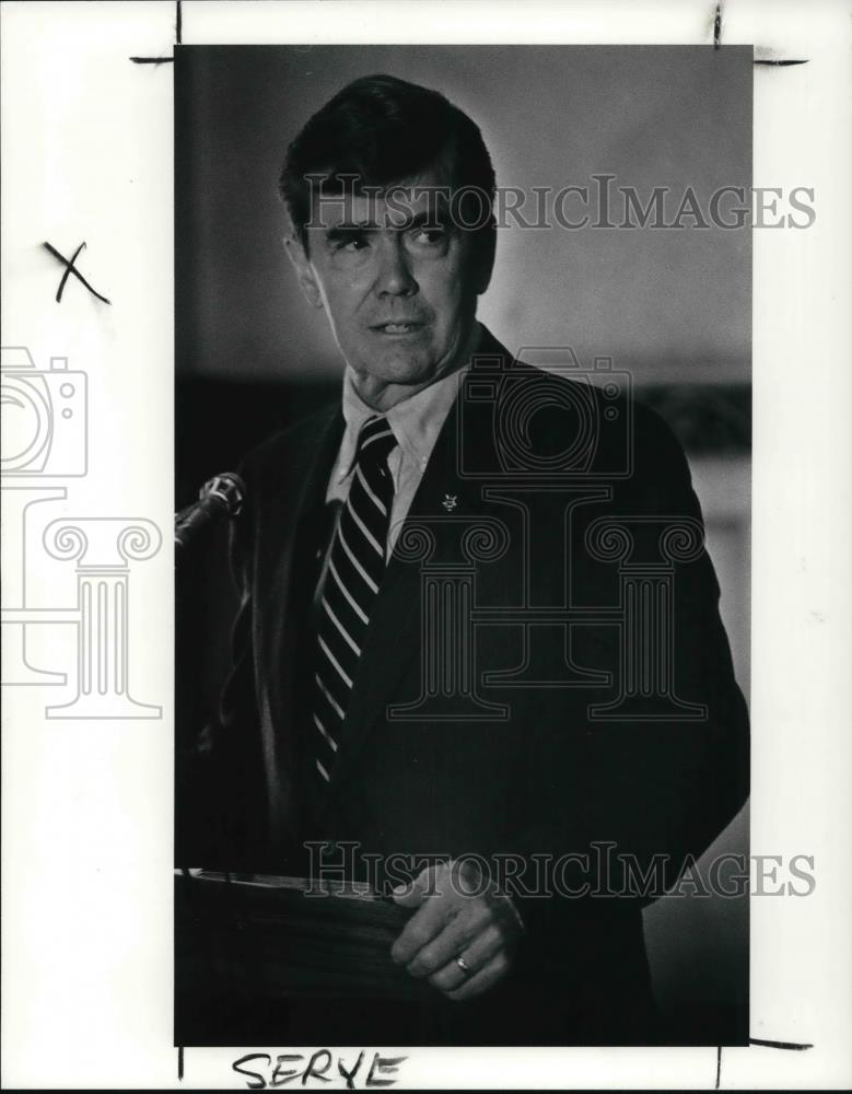 1990 Press Photo Bruce Laingen speaks at CSU Mather Hall - Historic Images