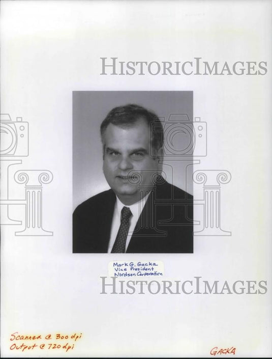 2000 Press Photo Mark G. Gacka, Vice President Nordson Corporation - Historic Images