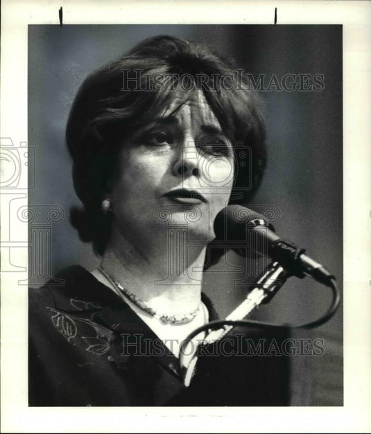 1985 Press Photo Jihan Sadat, widow of Anwar - Historic Images