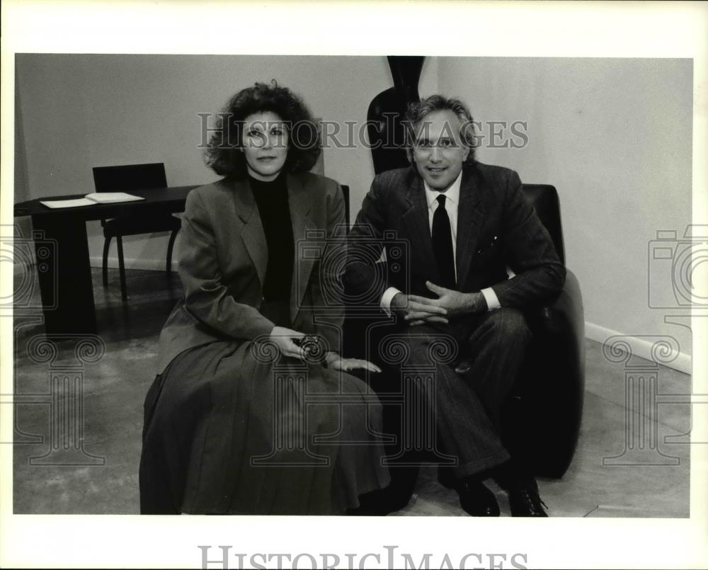 1990 Press Photo Arlene Roth and Dakota Jakcson Furniture Designer - Historic Images
