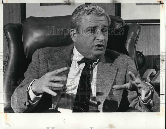 Press Photo A man being interviewed in his office - Historic Images