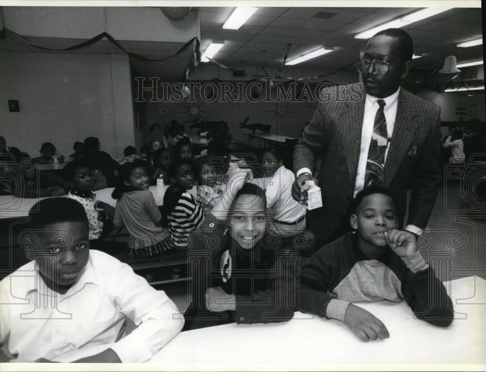 1993 Press Photo James Parham, principal of Hartford&#39;s J.C. Clark Elementary Scl - Historic Images