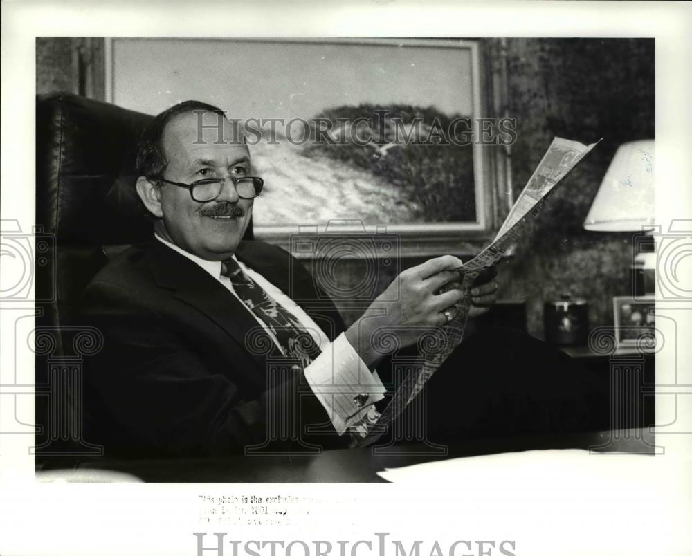1988 Press Photo Stain Rusk President of Smith Weber and Swinton Food Brokers - Historic Images