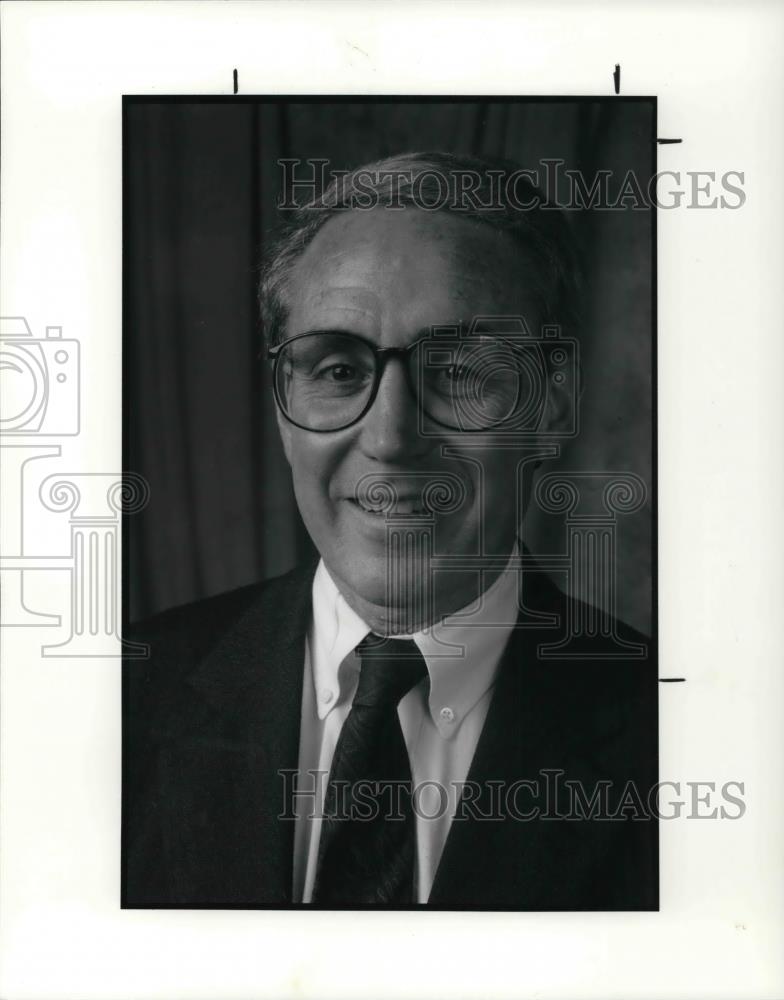 1990 Press Photo Richard McCann, president and CEO of Meridia - Historic Images