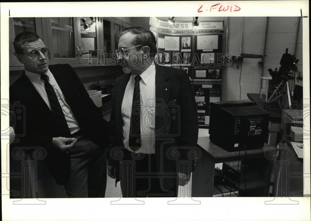 1991 Press Photo Joseph Prahl and Simon Ostrach Engineering Professor at CWRU - Historic Images