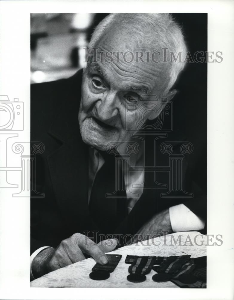1989 Press Photo Santo Ribis 94 year old vet of the Italian Army in World War I - Historic Images