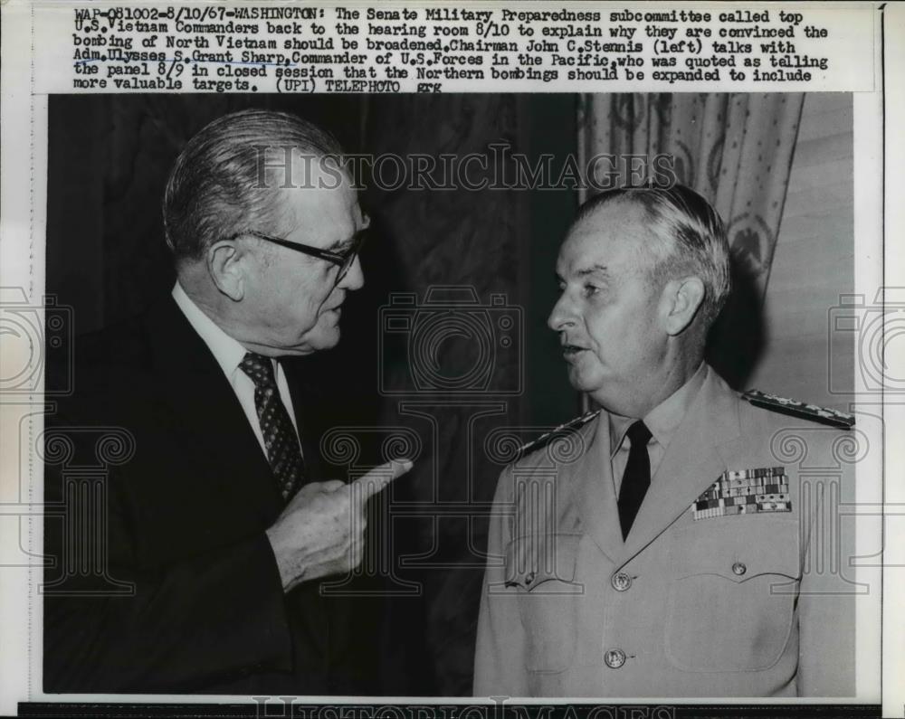 1967 Press Photo Chairman John Stennis Talks with Adm. Ulysses Grant Sharp - Historic Images