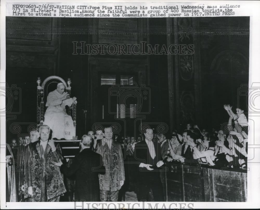 1957 Press Photo Pope Pius XII holds his traditional Wednesday Mass - Historic Images