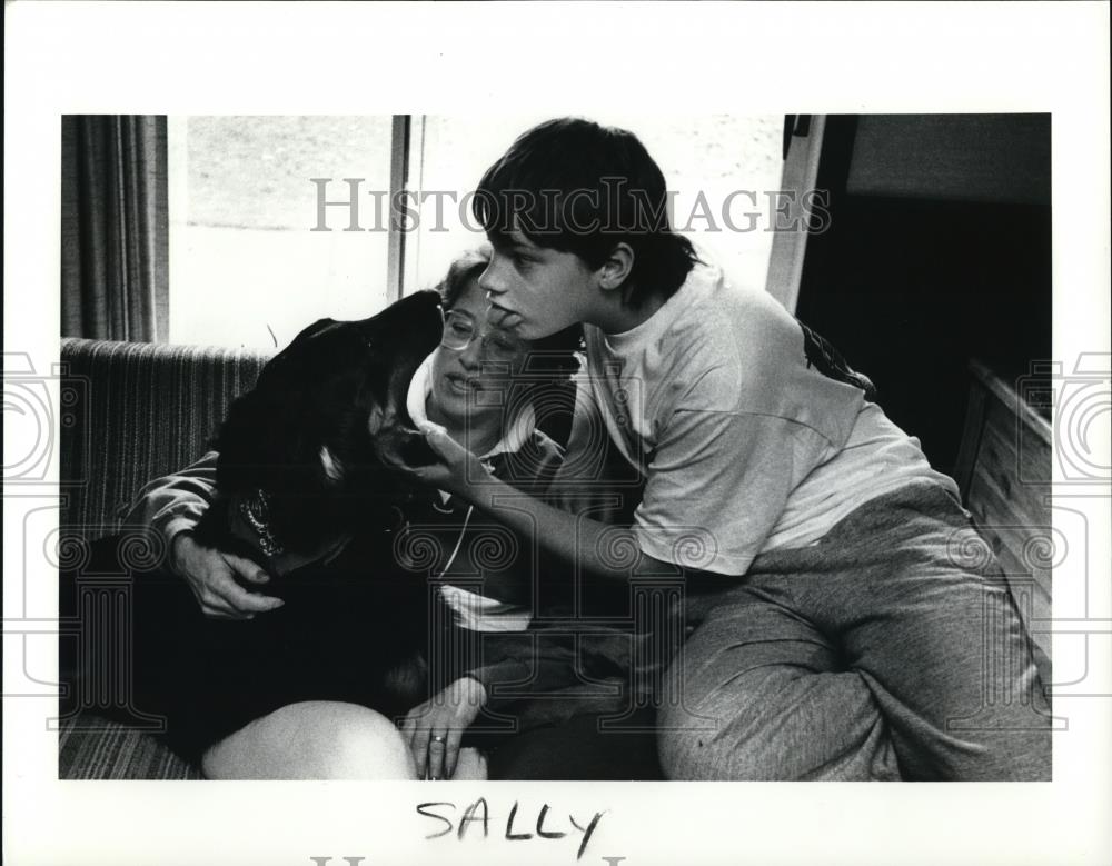 1990 Press Photo Margaret Mihaljevic and son Jason - Historic Images