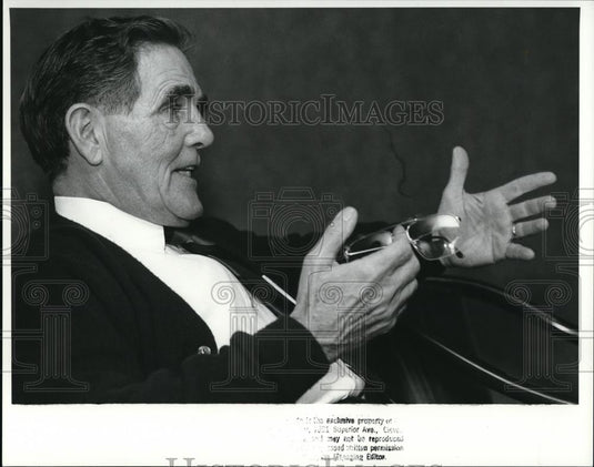 1989 Press Photo Kevin O' Donnell Pres. of Sifco Industries duringan interview - Historic Images