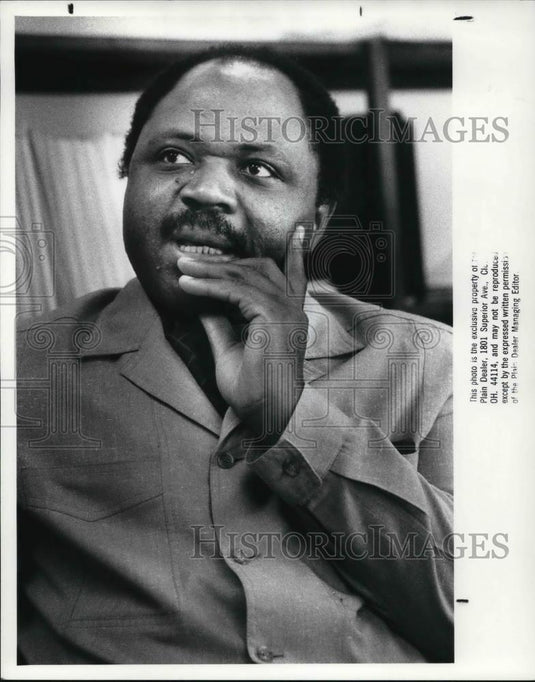 1988 Press Photo Mukaya Shabantu N Kashama Visiting Zairean Businessman - Historic Images