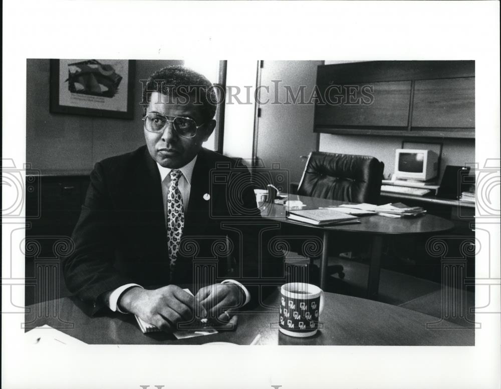 1989 Press Photo Steven Minter of the Cleveland Foundation - Historic Images