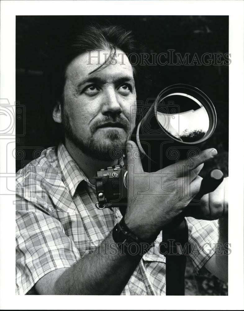 1985 Press Photo John O&#39;Neal with one of his smaller telescopes - Historic Images