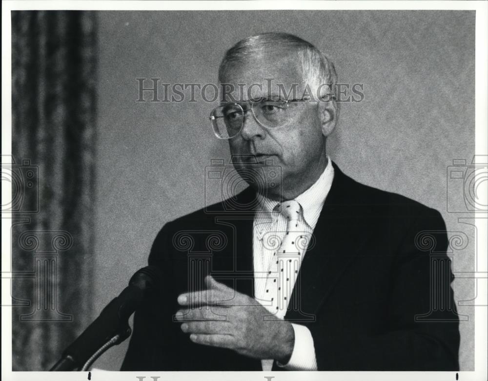 1991 Press Photo Ford Motor Company President Robert Rewey - Historic Images