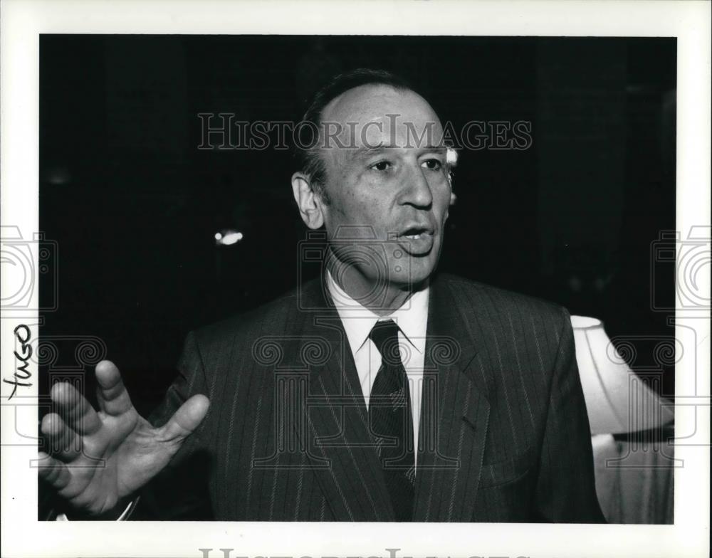 1990 Press Photo Dzevad Mujezinovic,Yugoslavia Ambassador to the U.S.A - Historic Images