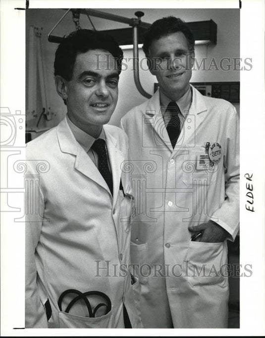 1990 Press Photo Dr Robert M Palmer & Dr. Seth Landefel of Ace Unit Univ Hosp. - Historic Images