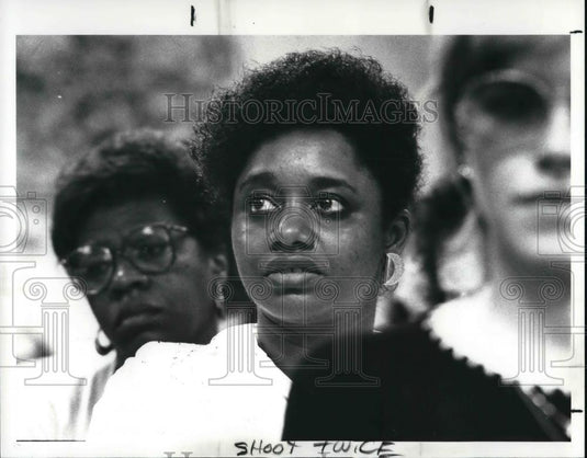 1987 Press Photo Babara Madison complain about plans for Taylor Academy - Historic Images