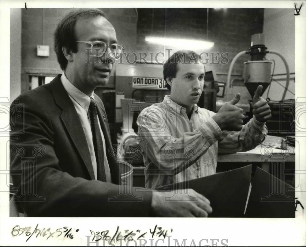 1989 Press Photo Corporation lawyer, Frank Nagorney and owner Mike Schriner - Historic Images